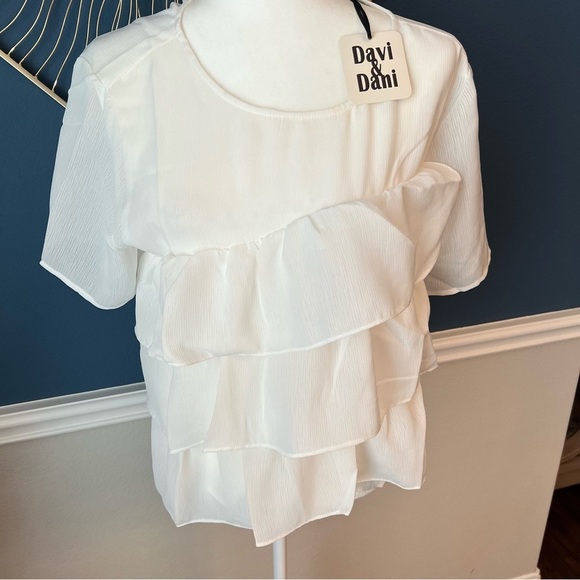 NWT Davi & Dani White Ruffle Top Size Large - Picture 1 of 6